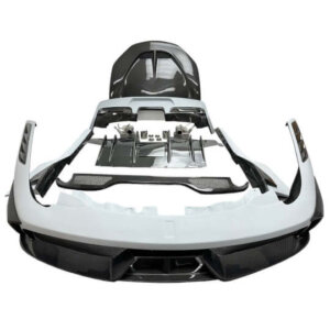Ferrari 458 Italia : vue de face des pièces en fibre de carbone