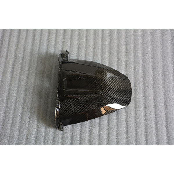 Vista isométrica de piezas de fibra de carbono del BMW S1000XR